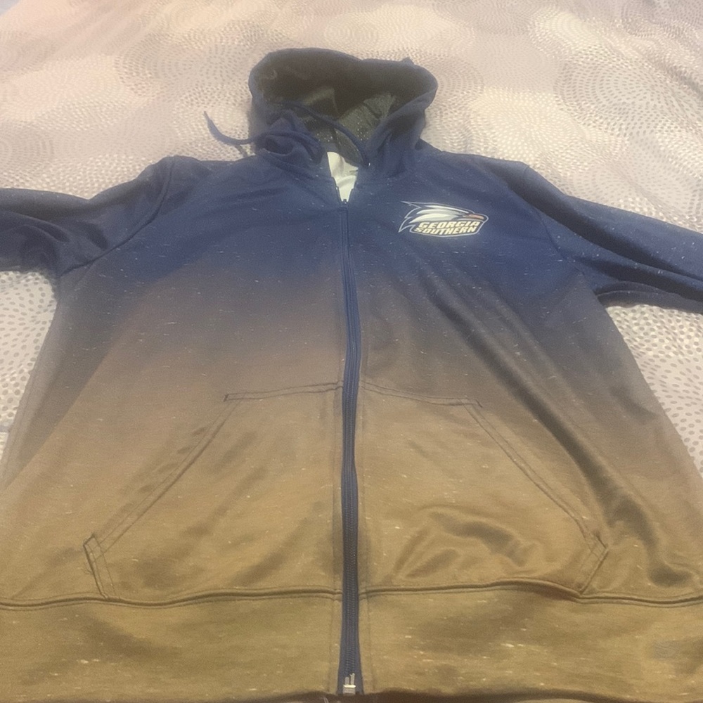 Size m zip up Georgia Southren hoodie. Lightweight yet warm with pockets
